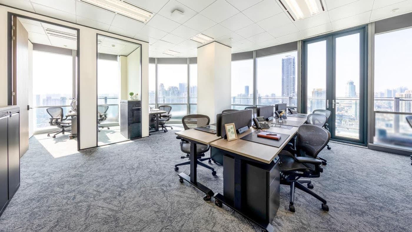 TEC 电竞菠菜中心提供灵活的布局和可定制的设置，以满足不同的办公需求和配置