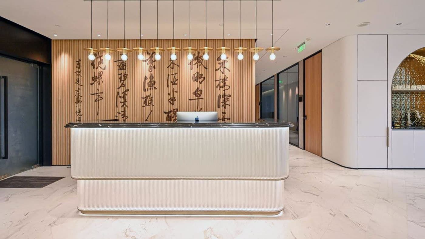 TEC 电竞博彩中心始终以真诚的心意在前台区域欢迎会员