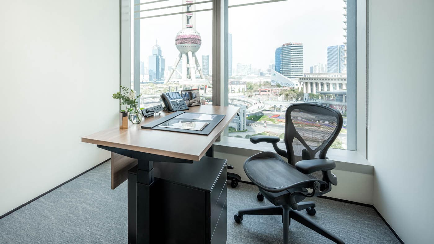 TEC 私人办公室拥有灵活布局，可容纳 1-20 人以上，适合不同规模的公司需求