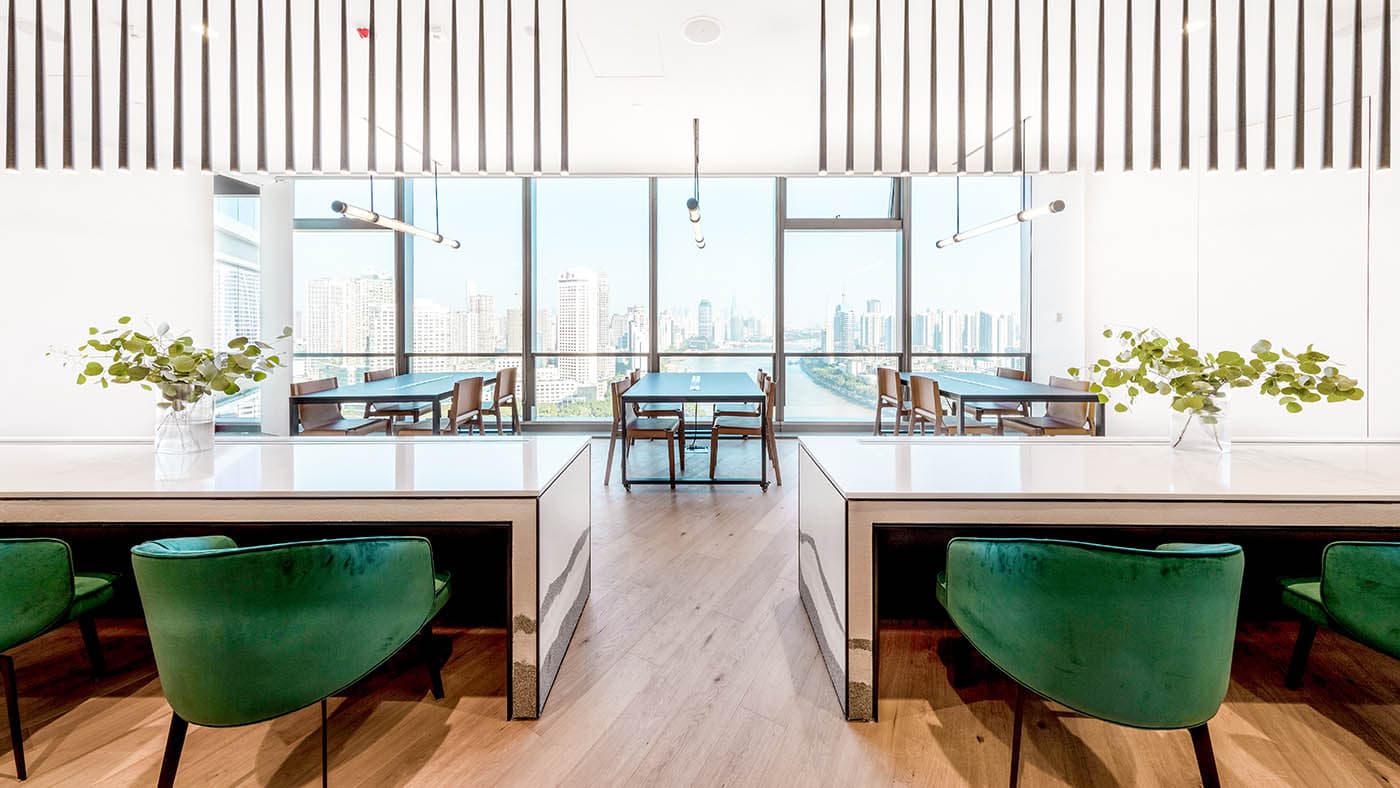 电竞菠菜 TEC 有现代化且精致设计的共享办公空间与联合办公区域，适合会员按需选择