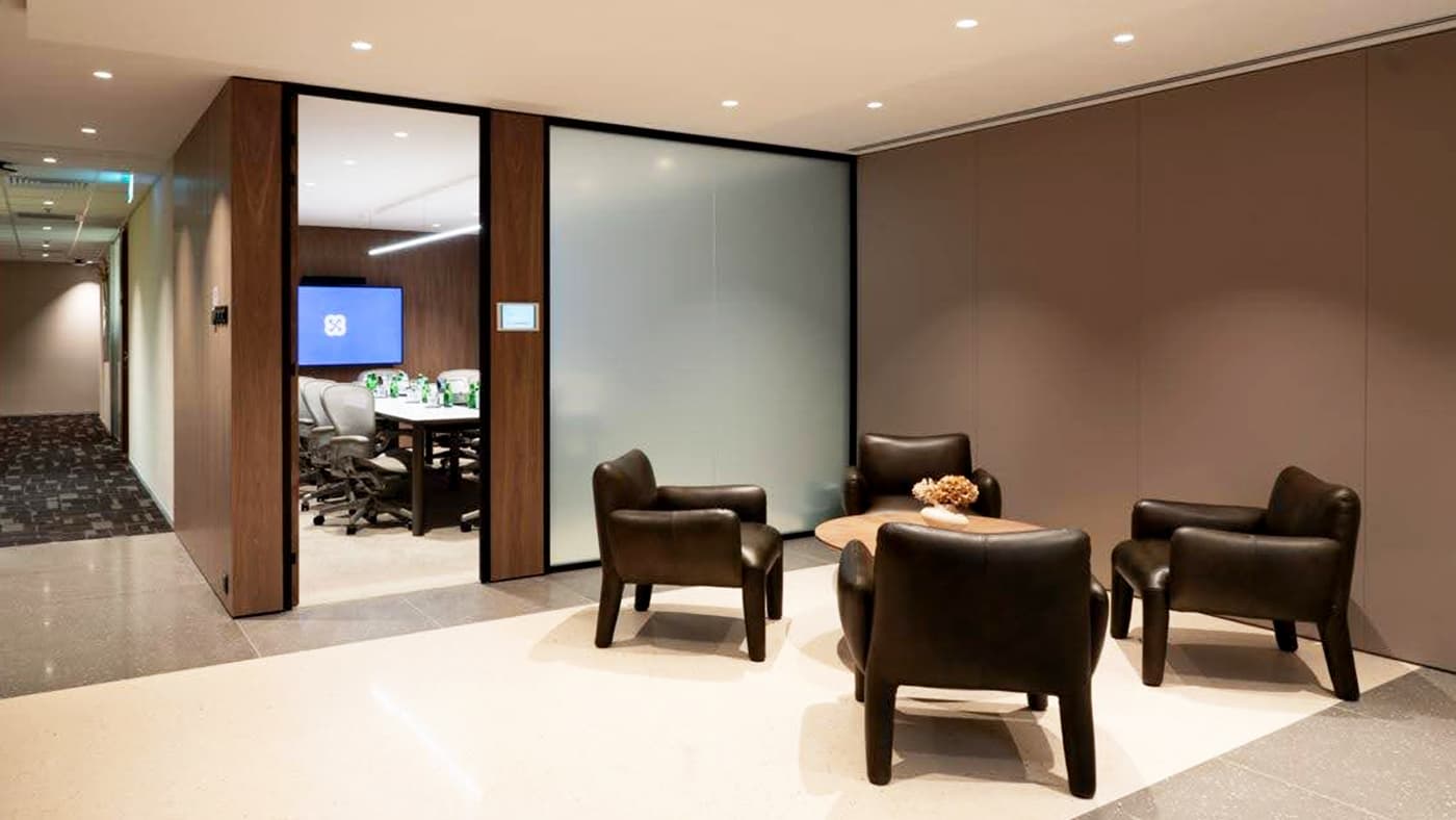 电竞菠菜 TEC 商务中心的现代服务式办公室位于澳门友邦广场甲级写字楼