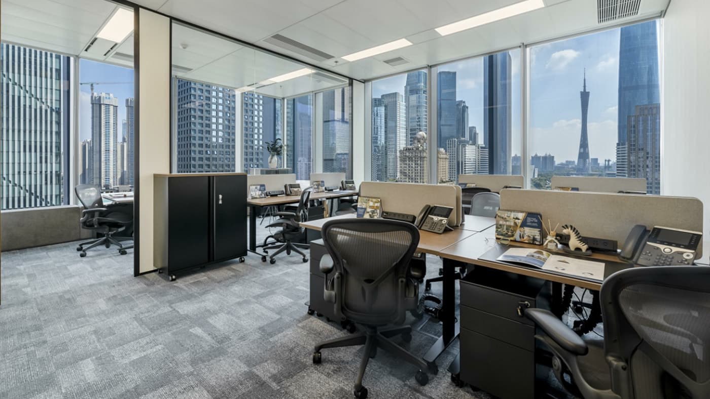 电竞博彩的商务中心大部分选址坐落于大中华区中央商务区，提供多样化办公空间，包括小型私人办公室、共享办公室、会议室以及活动场地出租等服务