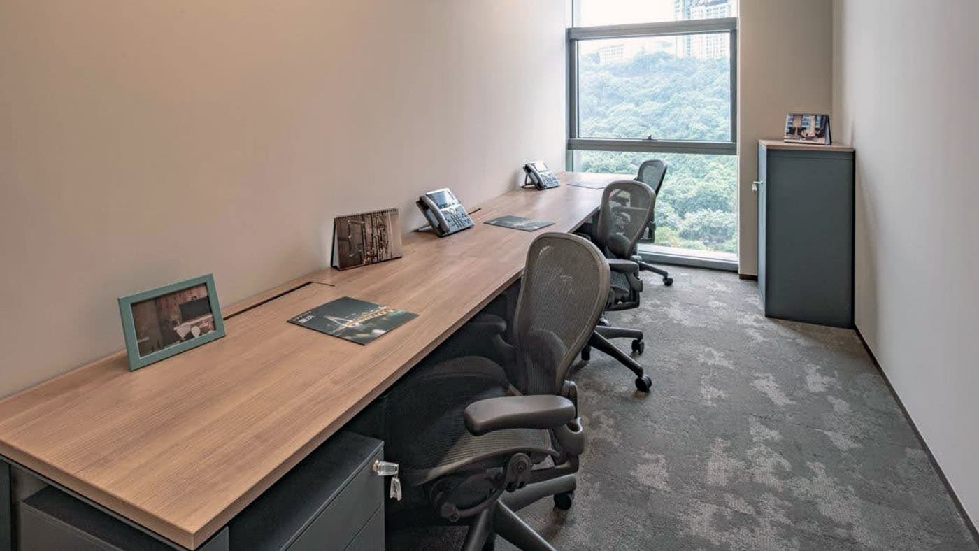 TEC 电竞博彩提供灵活的工作站布局设计，小型私人办公室可定制化配置