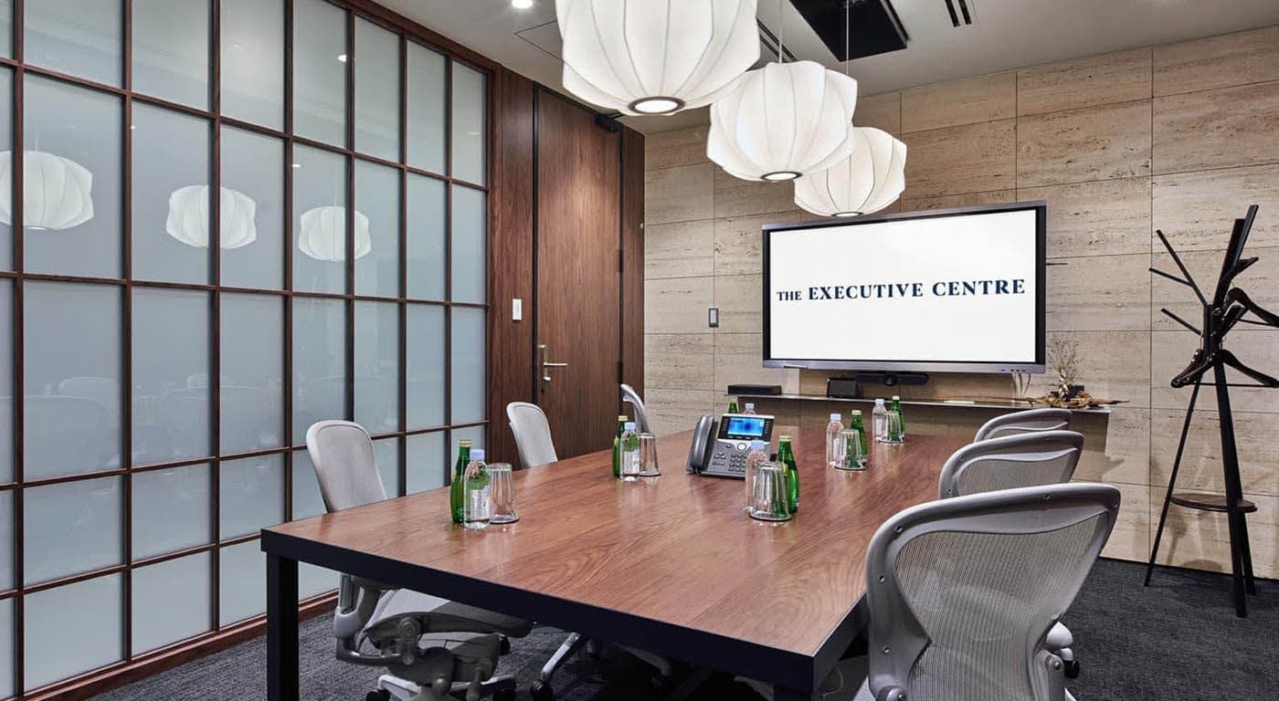 电竞菠菜 TEC 会议室配备最先进的视听设备与智能雾化玻璃,保障会议隐私与高效协作