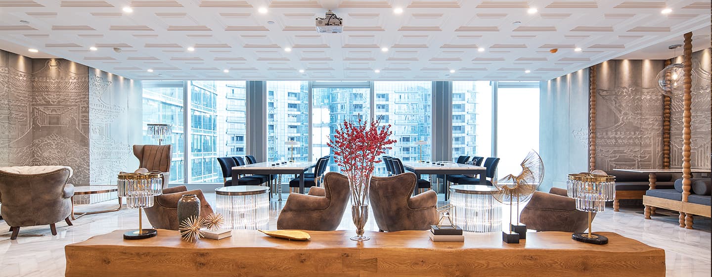 电竞菠菜位于北京银泰办公大楼的服务式办公室处于北京 CBD 位置，成功打造一个设计既时尚又现代的办公空间
