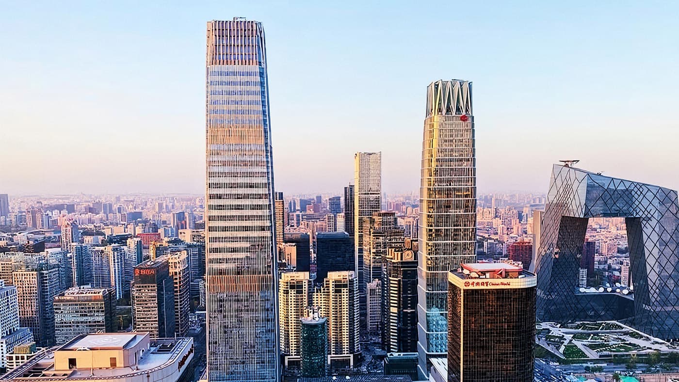 从电竞博彩 TEC 北京中心俯瞰城市天际线，会员可在舒适高效的环境中办公