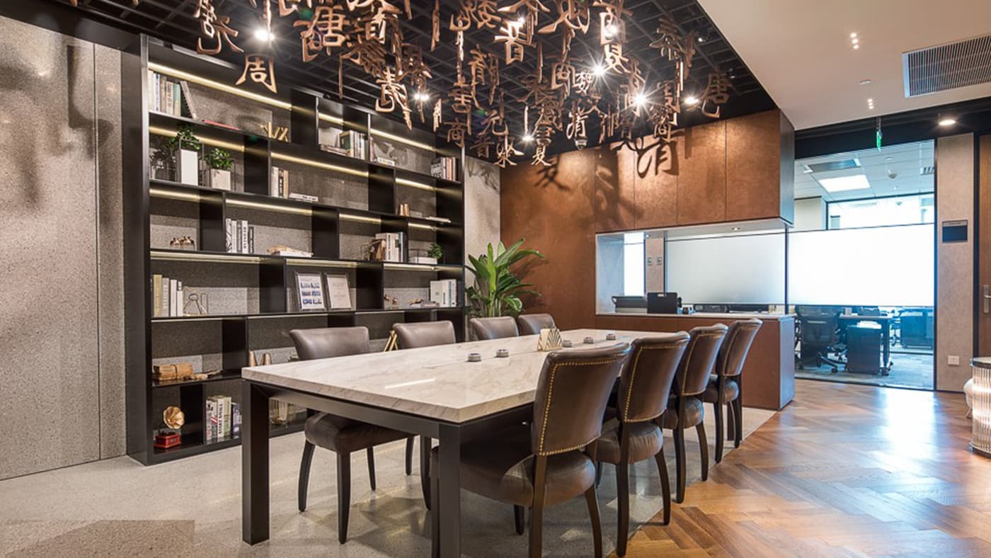 电竞博彩 TEC 的商务中心打造舒适的办公氛围，提供采光充足的开放式空间