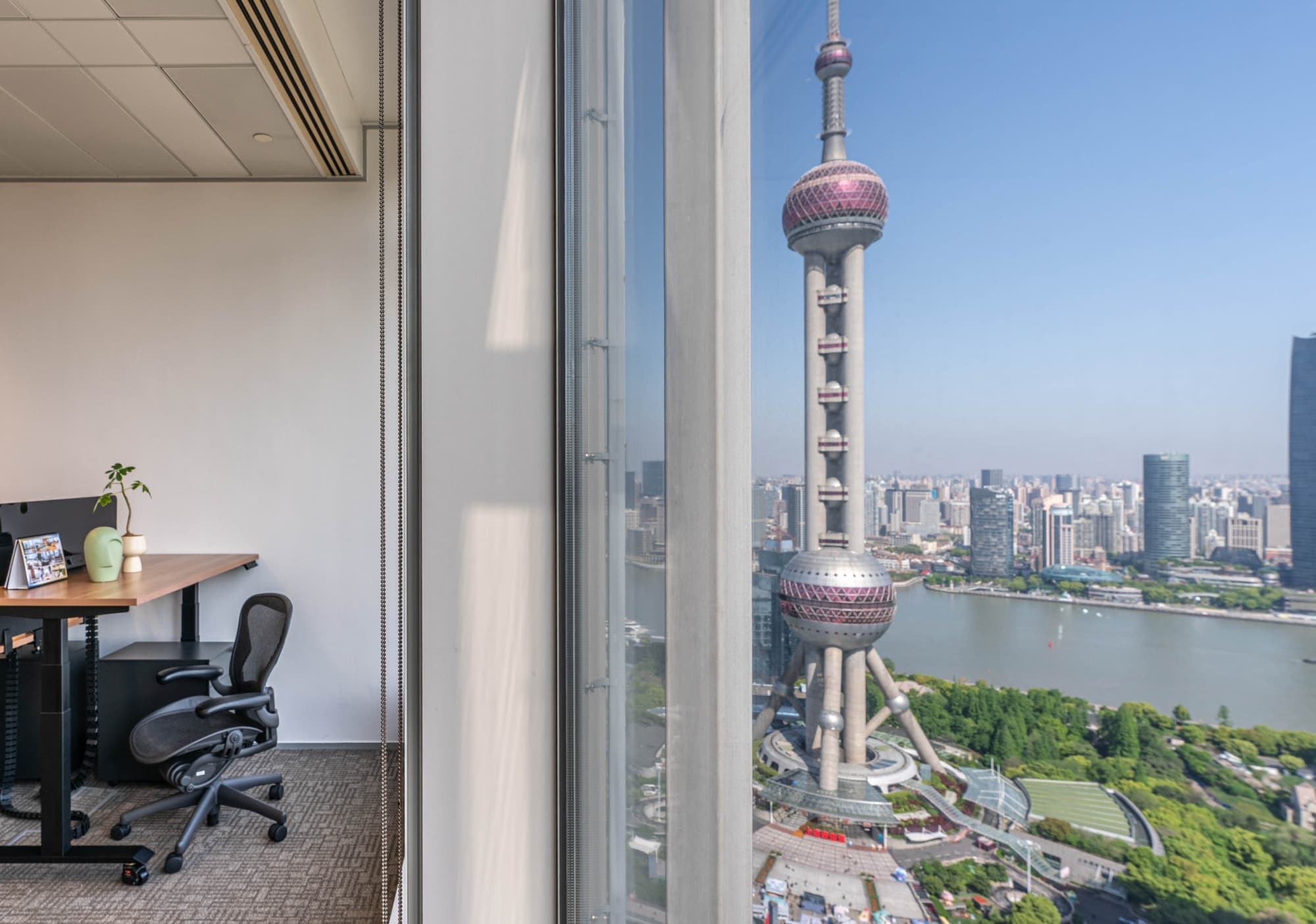 Modern TEC private office at Shanghai International Finance Center Level 8, featuring sleek desks and floor-to-ceiling city views