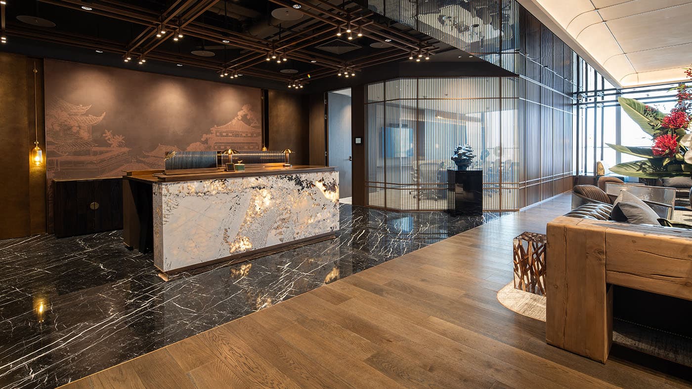 电竞菠菜 TEC 商务中心坐落于 CBD 核心商务区的甲级商厦内,采用低调奢华设计风格