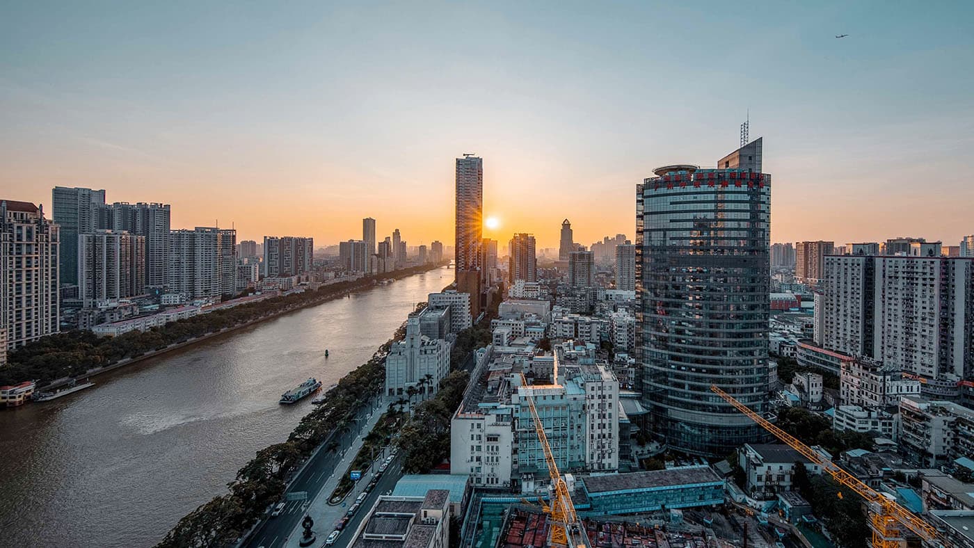 TEC 电竞菠菜的办公室视野开阔,可俯瞰美丽的城市景观