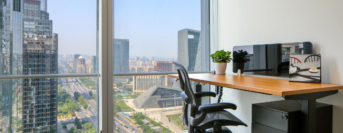 电竞博彩位于北京国贸大楼B栋38楼的服务式办公室有着别出心栽的室内设计,创造了理想的工作空间