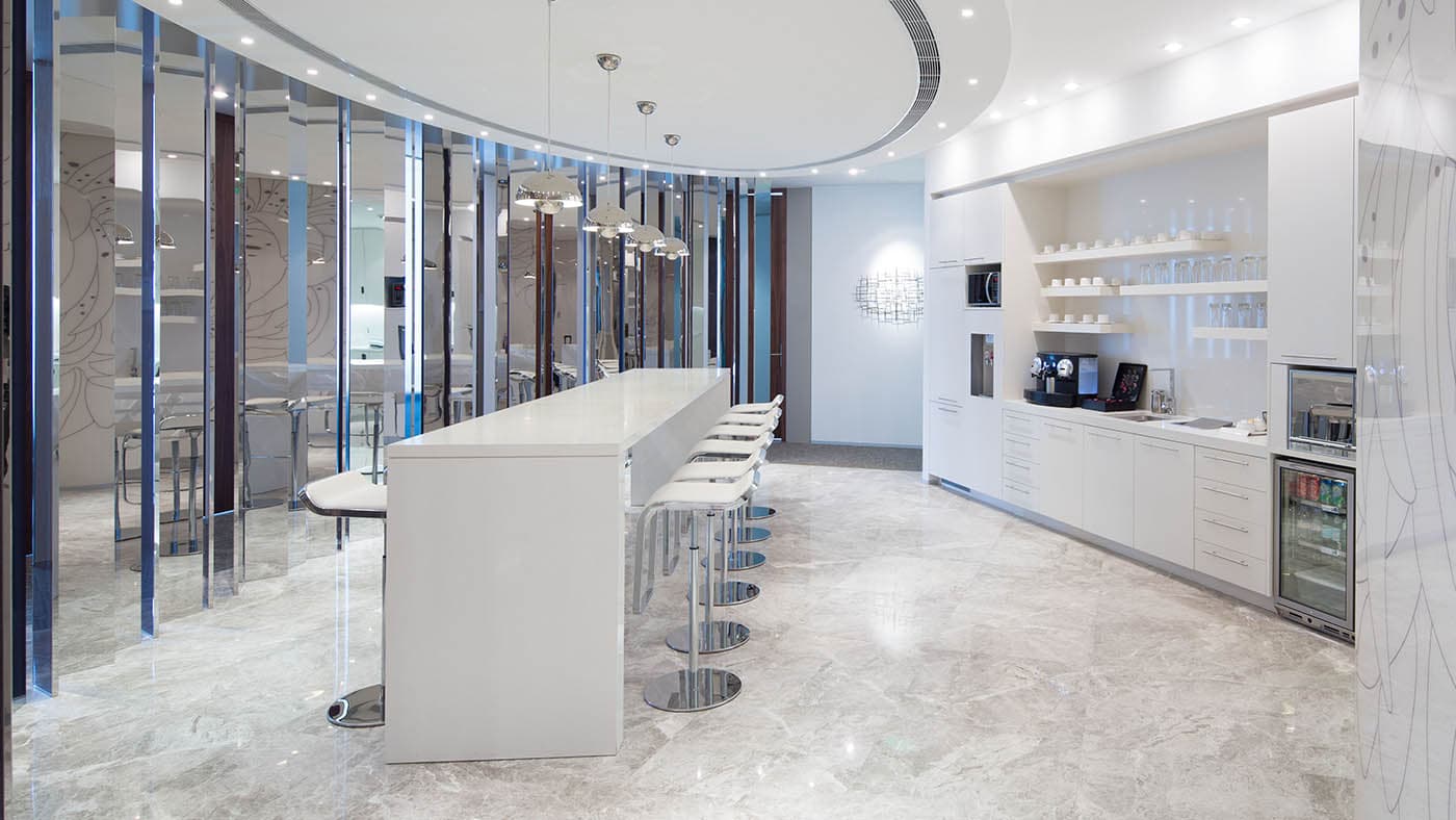 电竞博彩 TEC 提供设备完善的灵活共享办公室开放办公区域